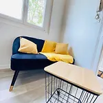 Cosy Avec Jardin Chaleureux Λον